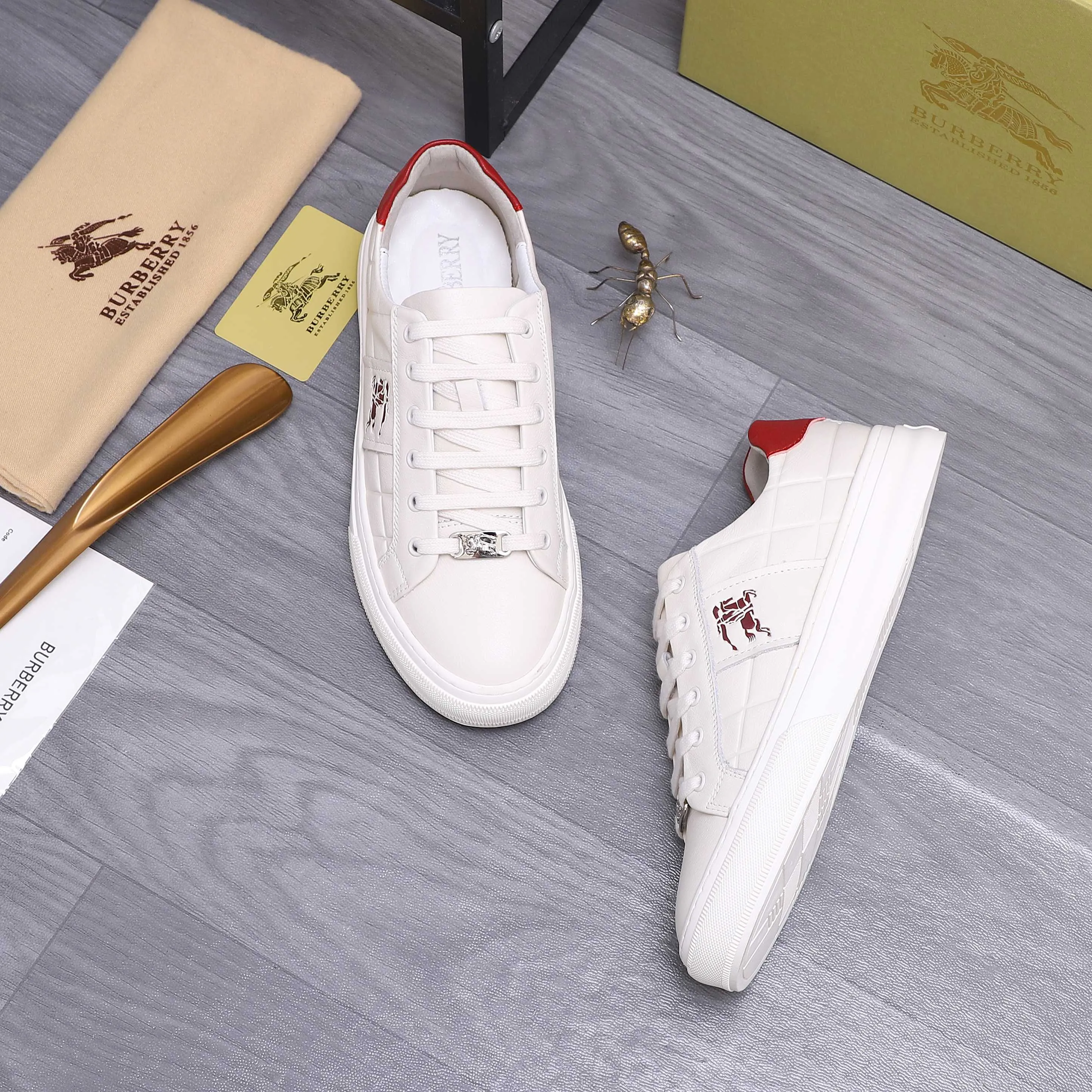 Men's shoes 💰p400 Product trademark: Burberry "Burberry" casual shoes Regular size: 38-44 Product materials: Selected cowhide embossed upper, pigskin lining, rubber outsole
